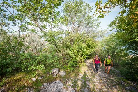 Trekking route from Castelletto di Brenzone to Prada along Le Cà 